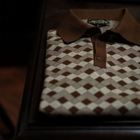 Polo tricoté à motif argyle pour homme