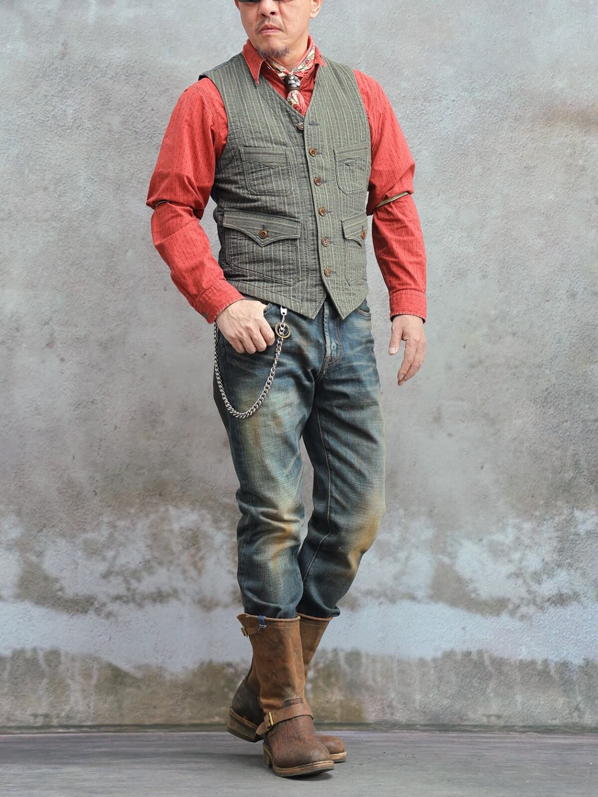 Gilet à col en V en jacquard rayé pour homme